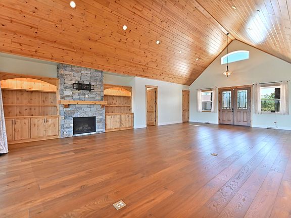 3rd image of 900 Selkirk Ranch Rd