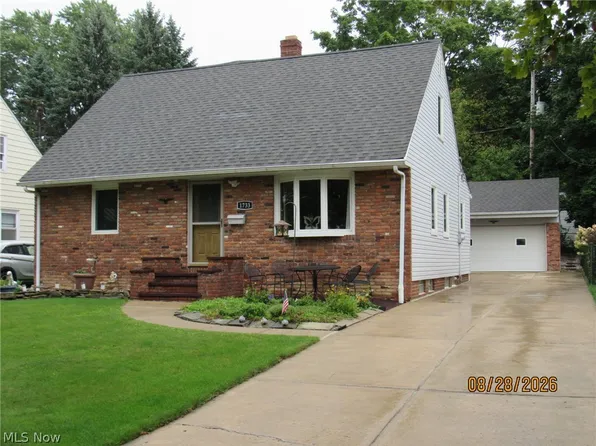 1733 E 238th St, Euclid, OH 44117