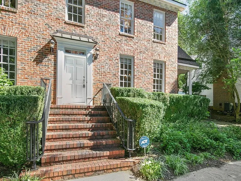 1212 Weldon Pl — Photo 2