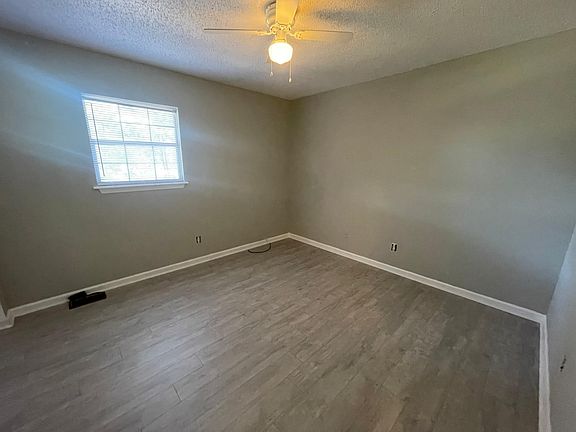 5th image of 100 Leila Ln #A
