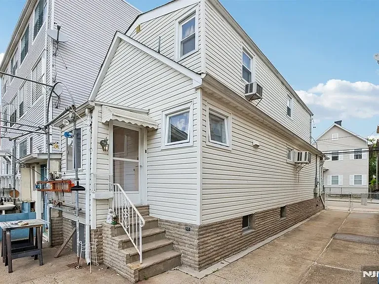 18 Patterson St — Photo 35