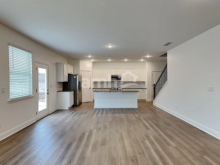 505 Plano Pass — Photo 5