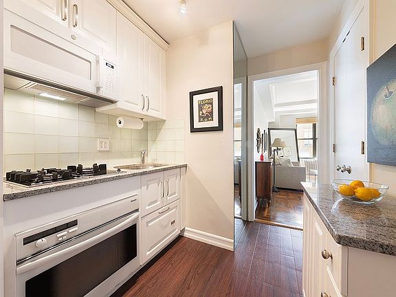 3rd image of 12 W 72nd St APT 7H