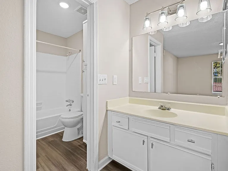Castle Creek Apartments: Welcome Home to Comfort and Premier Living in Decatur, GA — Photo 53