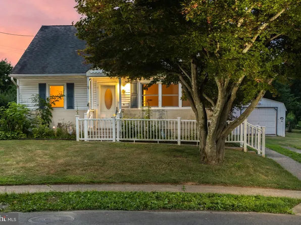 9 Plaza Ct, Ewing, NJ 08628