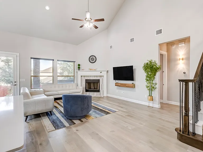 726 Kingston Pl — Photo 8