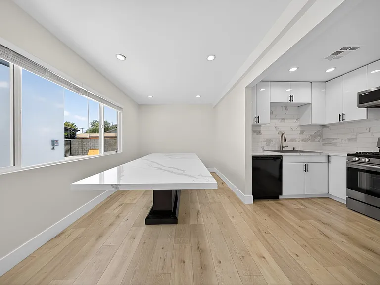 11840 Arminta St — Photo 19