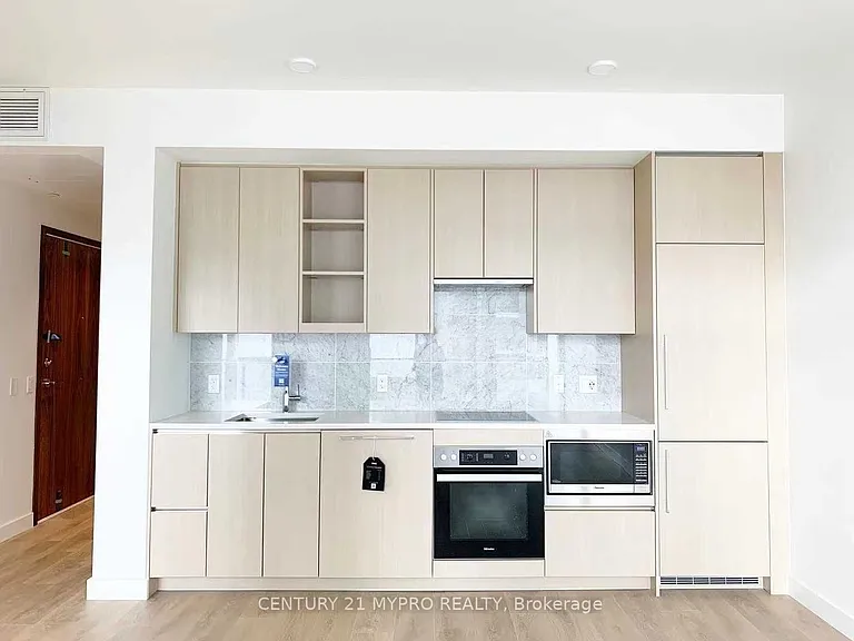 95 McMahon Dr #506 — Photo 9