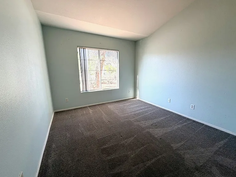 4207 E Juanita Ave — Photo 4