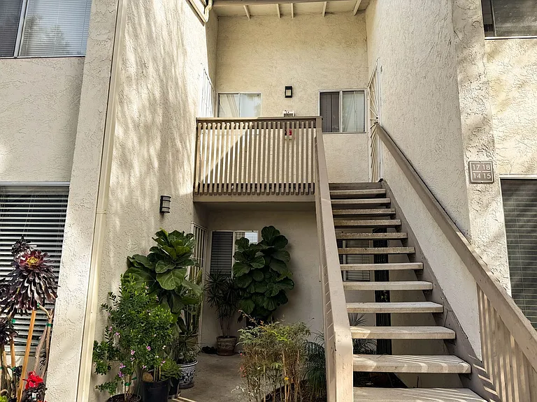 Uptown Villas — Photo 8