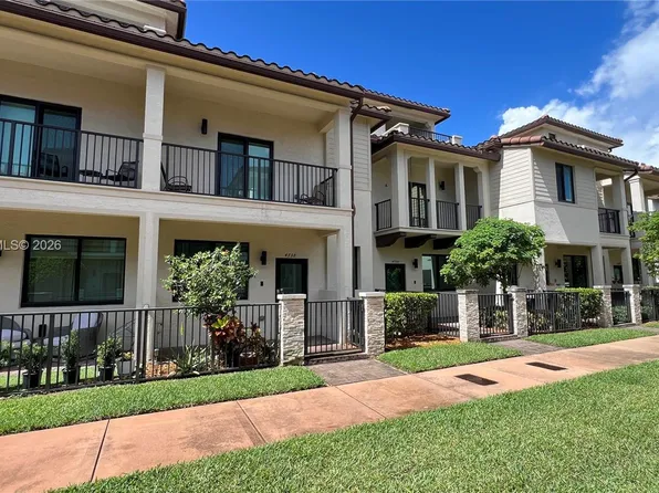 4738 NW 83rd Path, Doral, FL 33166