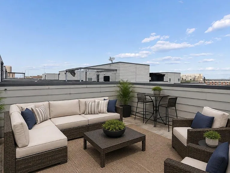 2376 Commerce St — Photo 22