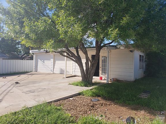 3rd image of 1404 Sandalwood Ln