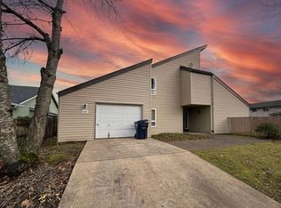2077 Lemuria St, Eugene, OR 97402