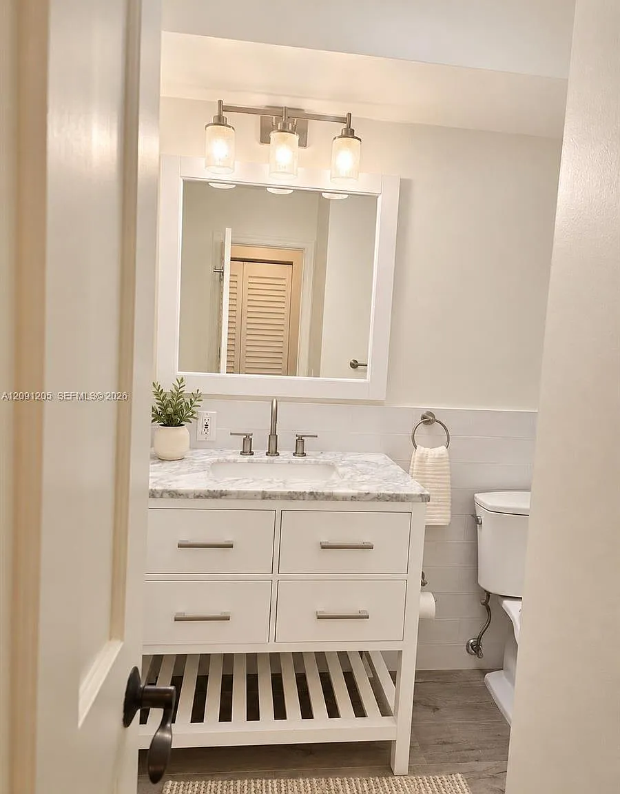 Edgewater East Condo Apts — Photo 3