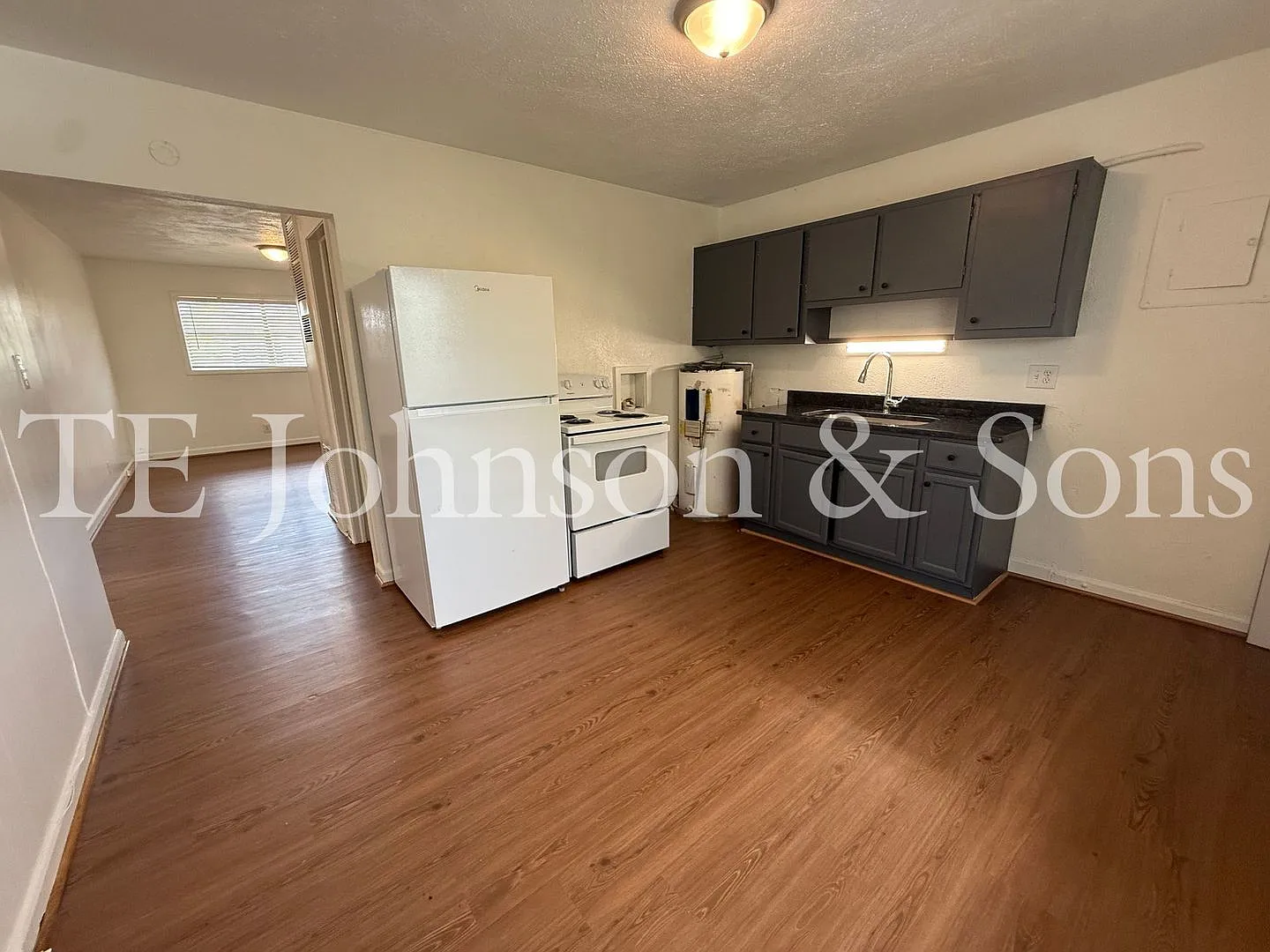 Updated Unit with Granite Counters & Off-Street Parking in Winston-Salem — Photo 3
