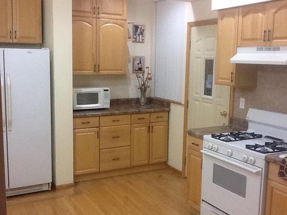 1st image of 4221 N Lockwood Ave #3