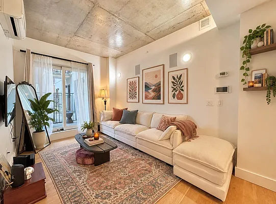 Living room, photo 1