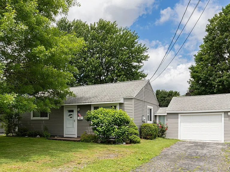 113 Kearney Ave — Photo 1