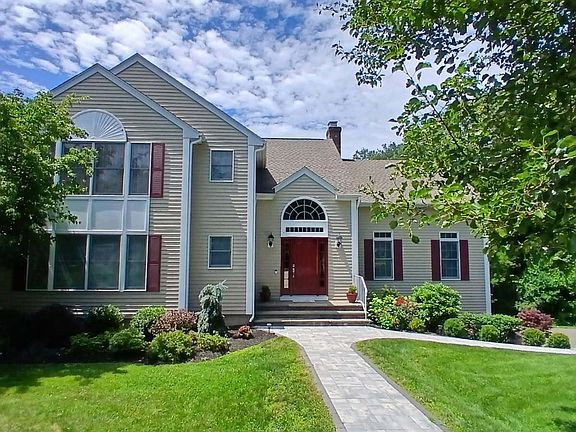 3rd image of 20 Laura Drive