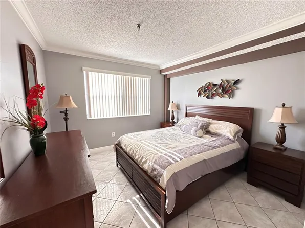 250 181st Dr, Sunny Isles Beach, FL 33160