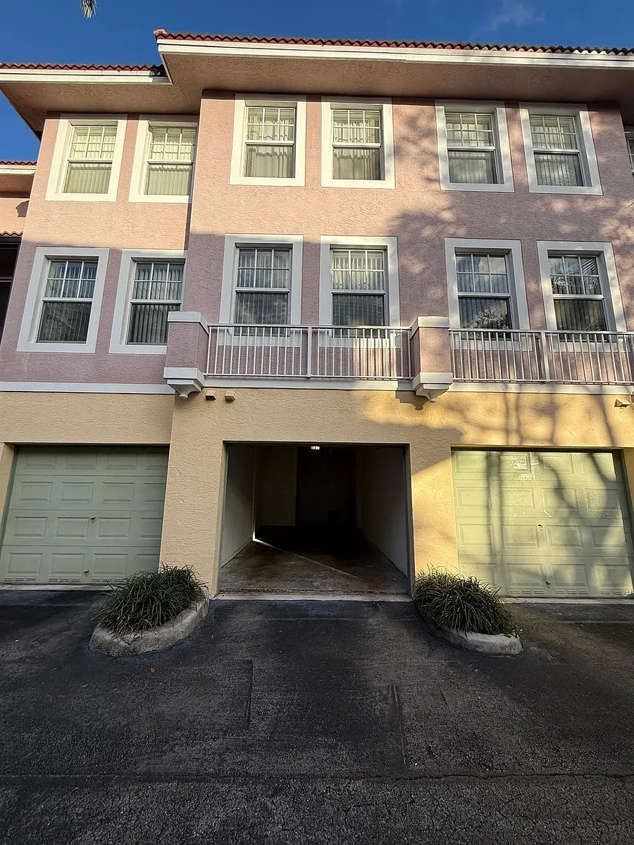 Building Photo - 6942 W Sample Rd #6942