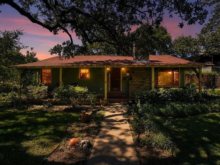 221 Park Ln — Photo 39