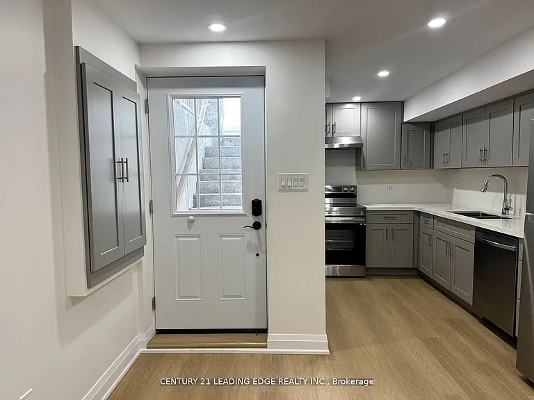 149 Hurst Dr #LOWER — Photo 3