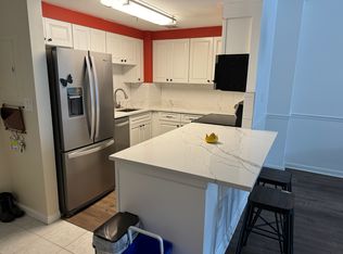24 Courthouse Sq APT 102, Rockville, MD 20850