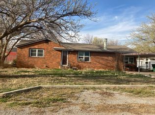 702 W 4th St, Granite, OK 73547