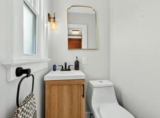 613 E Washington St, Oconomowoc, WI 53066