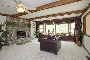 5th image of 12 Rock River Ct