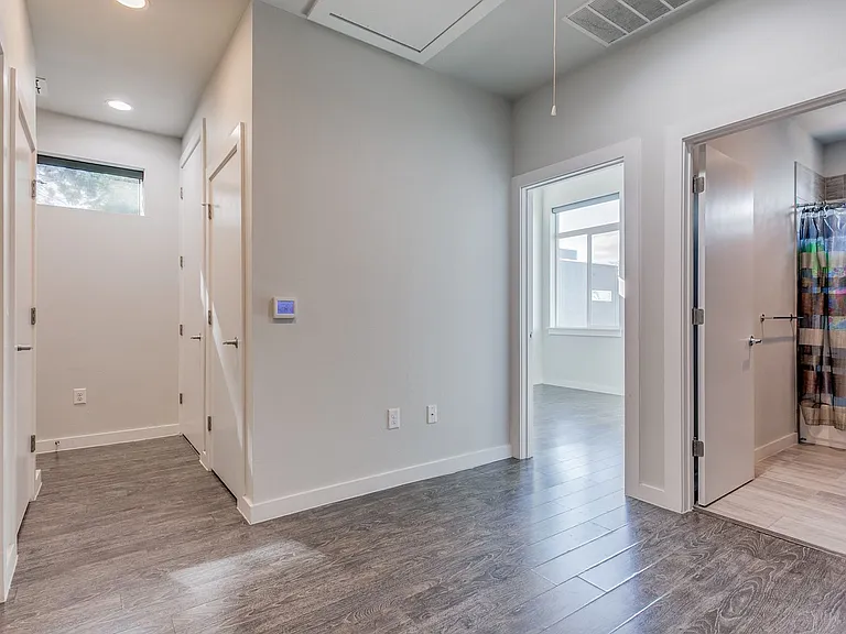 330 Clay St #24 — Photo 22