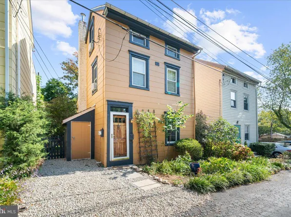 7929 Roanoke St, Philadelphia, PA 19118