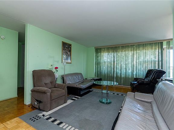 2nd image of 2915 W 5th St APT 10-A