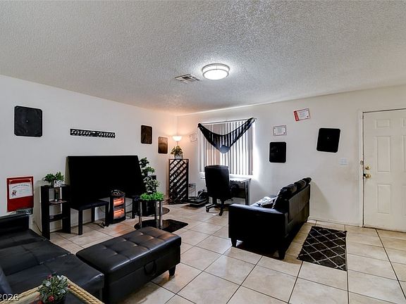4th image of 4300 N Lamont St APT 243