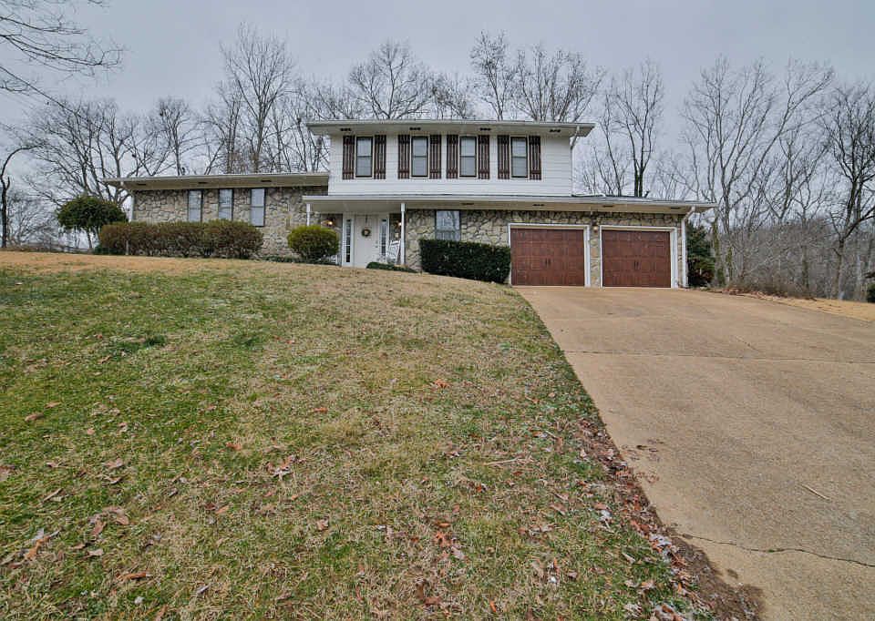 1st image of 710 Oak Crest Ln