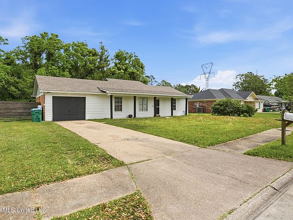 3rd image of 3905 Yosemite Dr