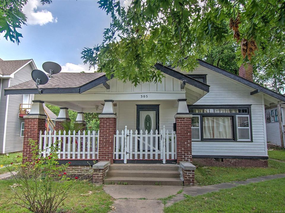 2nd image of 305 Jefferson St