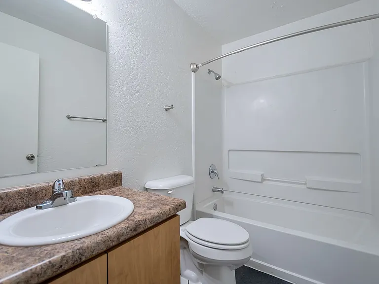 2234 W Hazelwood St — Photo 57