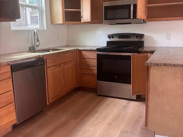 1206 S Peach Ave #101 — Photo 1