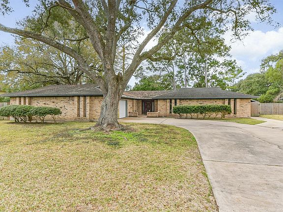 2nd image of 410 Riverside Dr