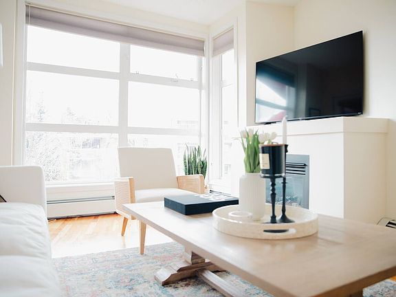 2nd image of 315 24th Ave SW #318