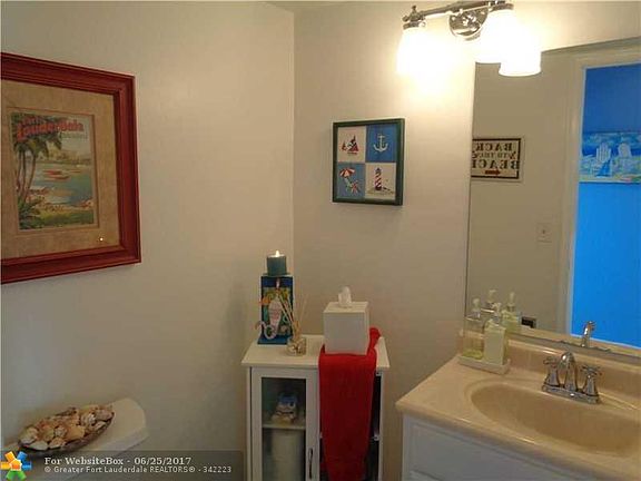 4th image of 2200 NE 33rd Ave APT 7C