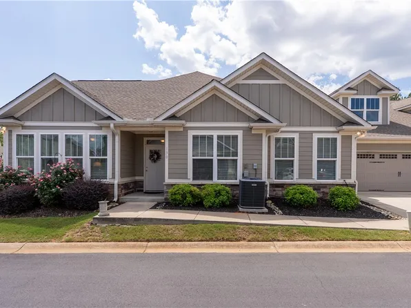 130 Preston Ridge Dr, Seneca, SC 29672