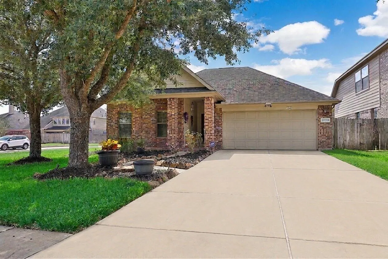 3 bed, 2.5 bath, 2176 sqft, $2,250 — Photo 1