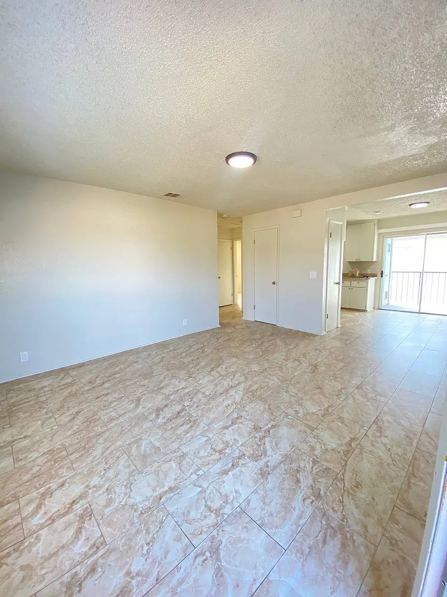Building Photo - 1358 E San Bruno Ave #103