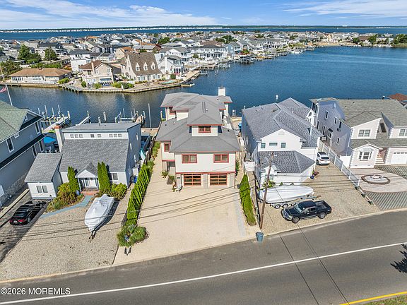 3rd image of 2106 Bay Boulevard