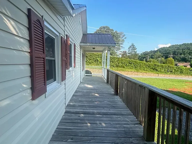 45 Georgia Ave — Photo 2