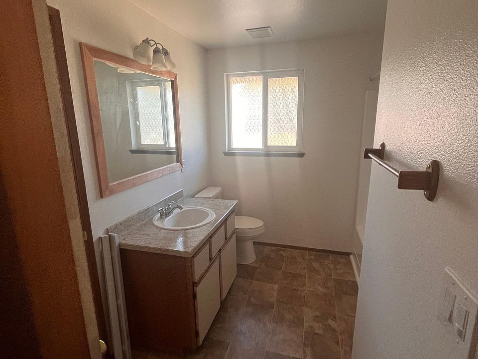 2nd image of 3809 Maple Ave #3811